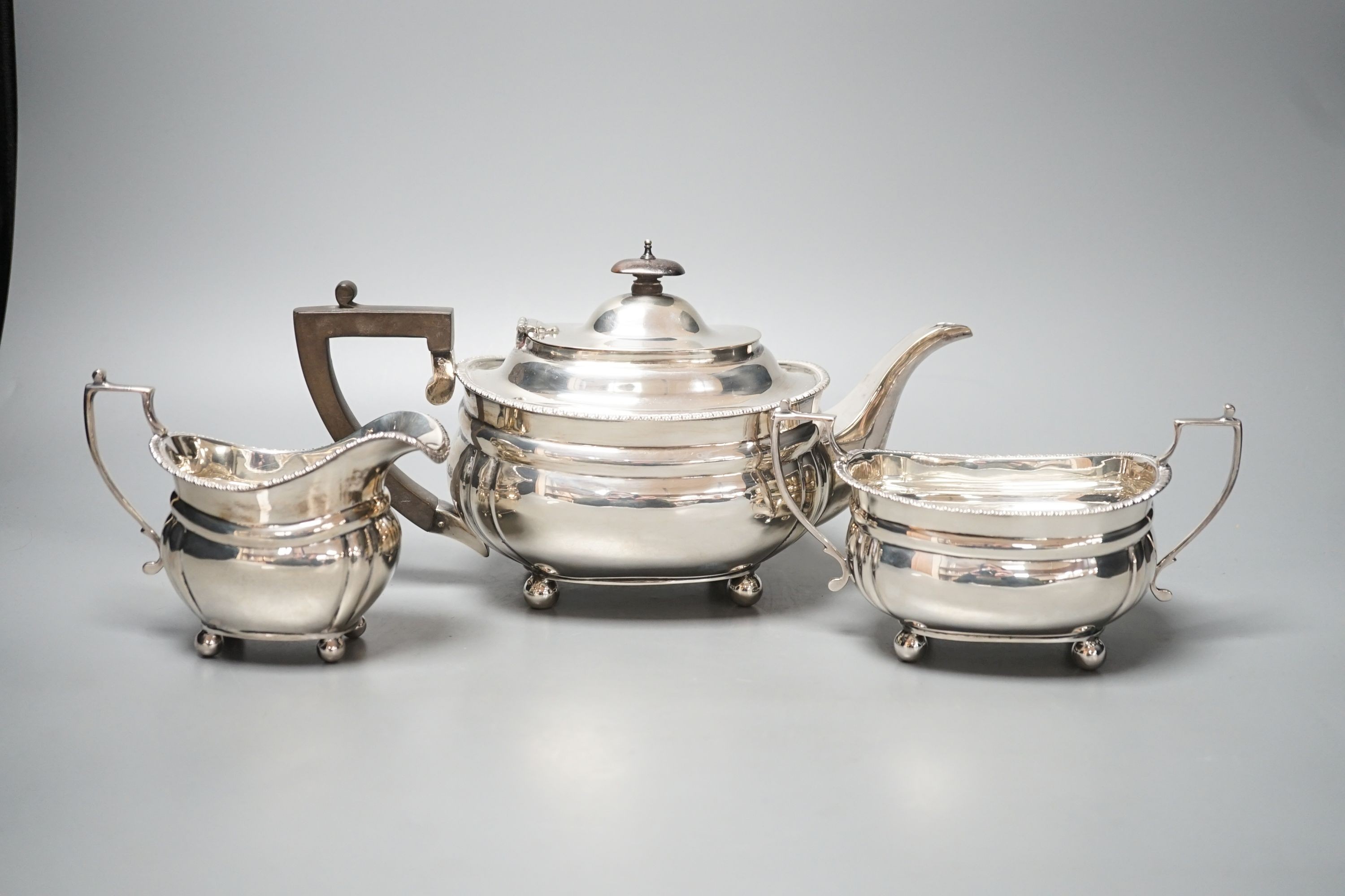 A George V silver three piece tea set, Charles Stuart Harris & Son Ltd, London, 1917, gross 28oz.